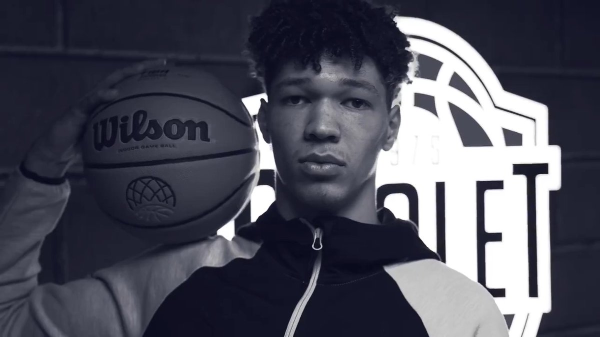 🗣️ “𝑰 𝒅𝒐𝒏'𝒕 𝒆𝒗𝒆𝒏 𝒌𝒏𝒐𝒘 𝒘𝒉𝒂𝒕 𝑰'𝒎 𝒄𝒂𝒑𝒂𝒃𝒍𝒆 𝒐𝒇 𝒚𝒆𝒕.” 🎬 Cholet Basket’s Tidjane Salaün shares his story and his dreams in the latest episode of our #BasketballCL Diaries 📕