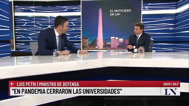JAJAJAJA BOLUDO HOY EL MINISTRO PETRI ESTUVO REALMENTE ENDEMOIADO. SE NOTA QUE CUANDO LE HACEN SACARSE EL TRAJE DE GUERRA PARA PONERSE CAMISA Y CORBATA, LO SACA DE QUICIO. ADEMÁS TIRA FACTO TRAS FACTO. QUE MINISTRO TENEMOS.