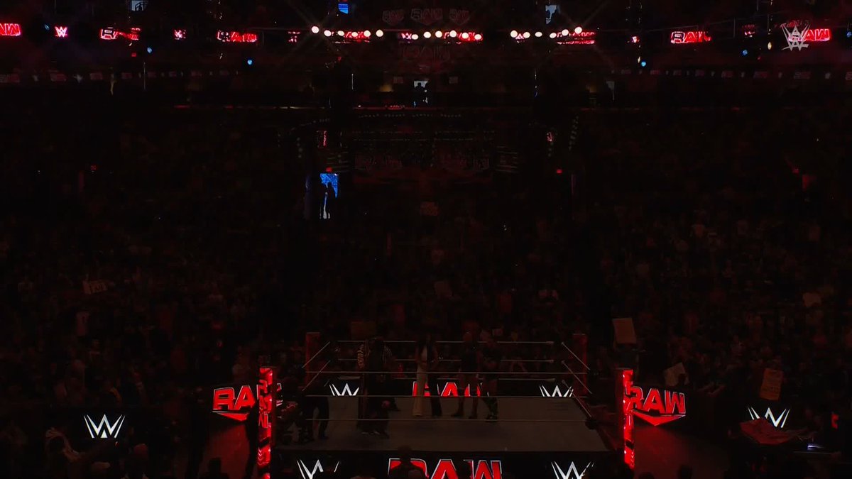 World Tag Team Titles on the line RIGHT NOW on #WWERaw as Ron Killings &amp; The Miz defend against #DIY!