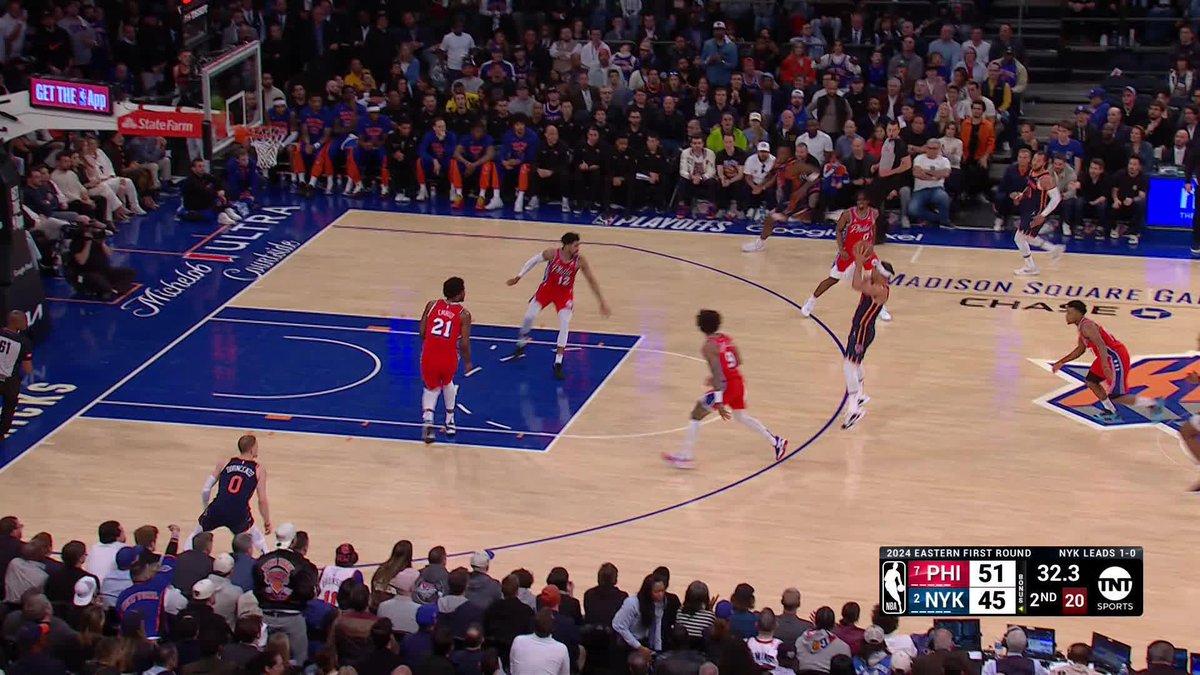 Josh Hart pulls up for 19 first half points! 🔥