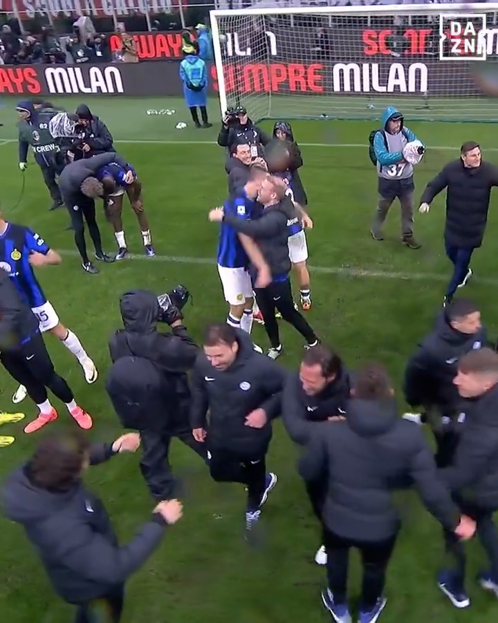 Due anni fa ci dicevano che non ci sarebbe stata rivincita, ma ciò che è successo il 22/04/24 rimarrà nella storia: scudetto della 2ª stella in faccia IN CASA LORO. Qui sì che non ci sarà mai rivincita, MAI. LO SCUDETTO PIÙ BELLO DI SEMPRE DI. SEMPRE.