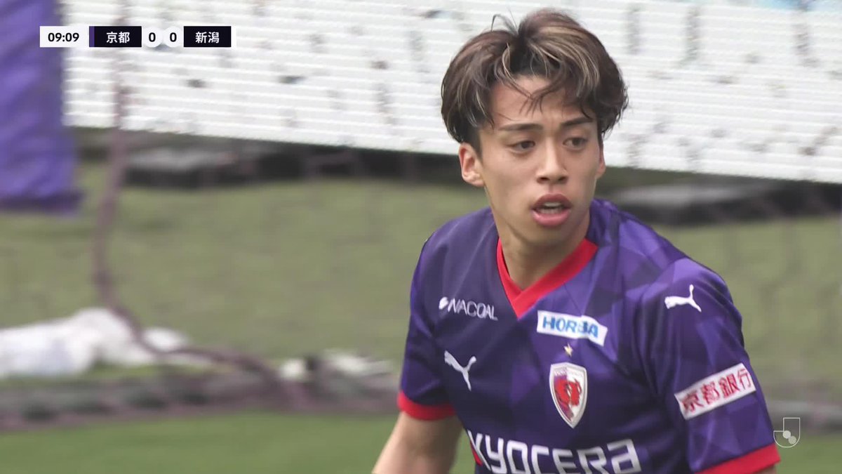 ／ 好判断から生まれたシュートブロック🛡 ＼ 京都サンガF.C.の #宮本優太 が相手のフェイントに対して粘り強く対応、最後は体を投げ出してゴールを死守！ 宮本 優太 / Yuta MIYAMOTO 京都サンガF.C.【公式】 #Ｊリーグ #ワッキーチョイス