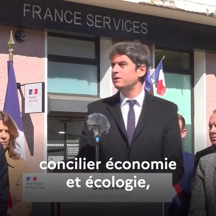 Nous n’avons pas été élus en 2017 pour « gérer » le pays. Nous avons été élus pour le révolutionner et le transformer. Développée depuis plusieurs mois, nous allons mettre au service de nos compatriotes une intelligence artificielle souveraine et française. C’est une première en Europe. Dites bonjour à « Albert ». Albert va permettre à l’État d’accélérer les procédures, de réduire les délais, d’apporter des réponses plus sûres pour des politiques publiques plus claires et plus efficaces. Pour les agents comme les usagers, cette IA est une chance pour remettre de l’humain dans nos services publics. À l’IA, les tâches répétitives et automatiques. À nos agents le contact avec le public.