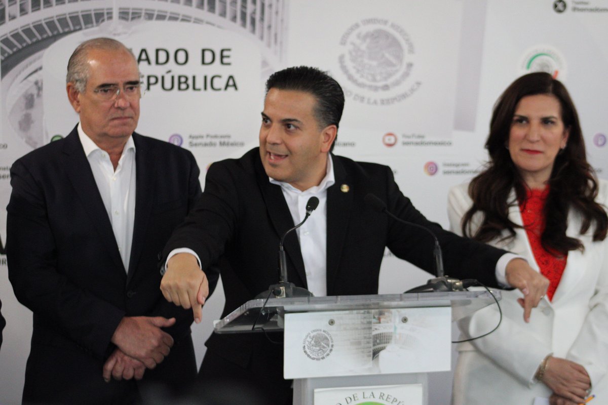 Basta de mentirle a los mexicanos! La reforma de Morena NO mejora el sistema de pensiones. Lo ÚNICO que hace es apropiarse 40 mil mdp para gasto del gobierno. El dinero es de los trabajadores, deben buscar a los beneficiarios y dárselos, no gastarlo. Nosotros los defenderemos.