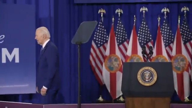 BREAKING: Biden attempts to shake hands with a “ghost” after his speech in Tampa, Florida.