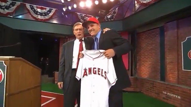 Only one kid showed up to the first MLB Draft at MLB Network back in 2009 and it ending up being a pretty special player 🐐