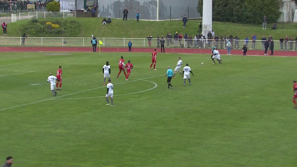 Emmanuel Macron 𝗕𝗨𝗧𝗘𝗨𝗥 sur penalty! ⚽️🇫🇷