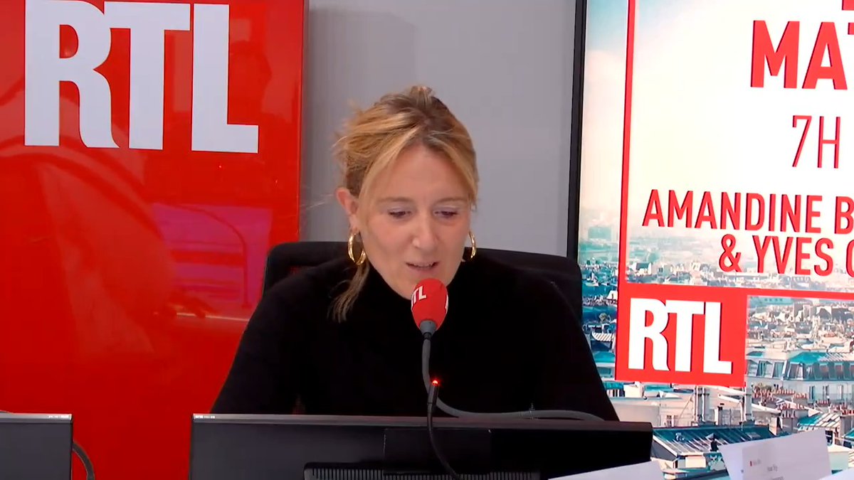 "Le petit vélo qui tourne dans ma tête, seulement dans ma tête, et qui à un moment donné sort, comme une psychanalyse" Omar Sy publie avec Elsa Vigoureux "Viens on se parle", livre dans lequel il se confie sur sa vie et sa carrière #RTLMatin (cc Albin Michel)