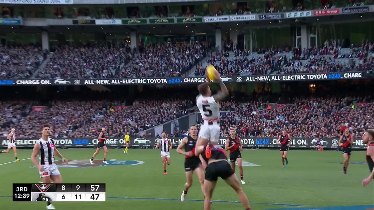JAMIE ELLIOTT WITH ONE OF THE BEST GRABS YOU'LL EVER SEE! Virgin Australia | #AFLDonsPies