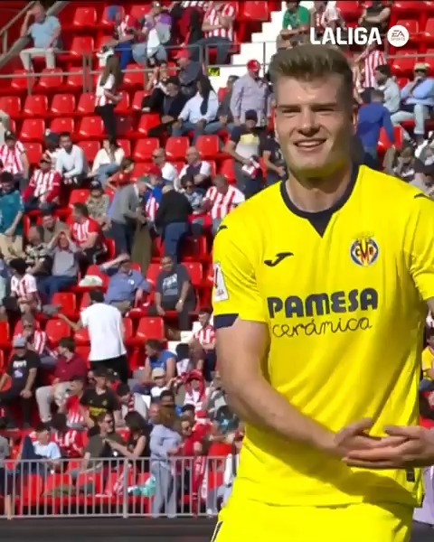 ▪ Villarreal kulübü çocuğunun doğumu için Sörloth'a izin verdi. ▪ Sörloth, takımıyla birlikte olmayı seçti. ▪ Almeira'da 90'da galibiyet golünü atıp çocuğuna hediye etti.