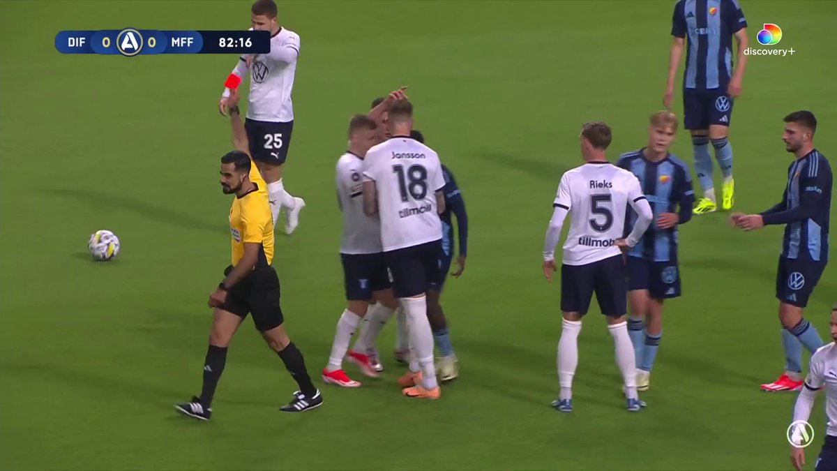 Rött kort på Djurgårdens Tokmac Nguen efter den här situationen. 🟥 📲 Se matchen på