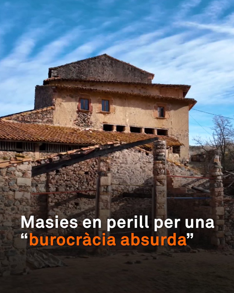 “Hi ha masies caient per tot el país.” Algunes estan en estat ruïnós. A d’altres només els cal manteniment. “Però per rehabilitar-les, hem de fer una infinitat de papers”, denuncien Marta Lloret (La Caçadora de Masies) i pagesos que volen mantenir els seus masos.