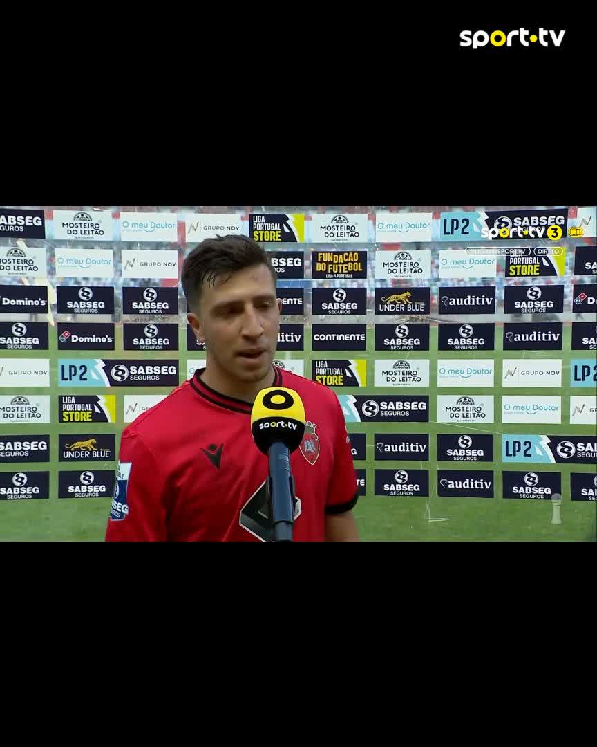 Miguel Maga, jogador do Penafiel, o clube que joga no Estádio 25 de Abril. A dizer tudo em 20 segundos de flash.