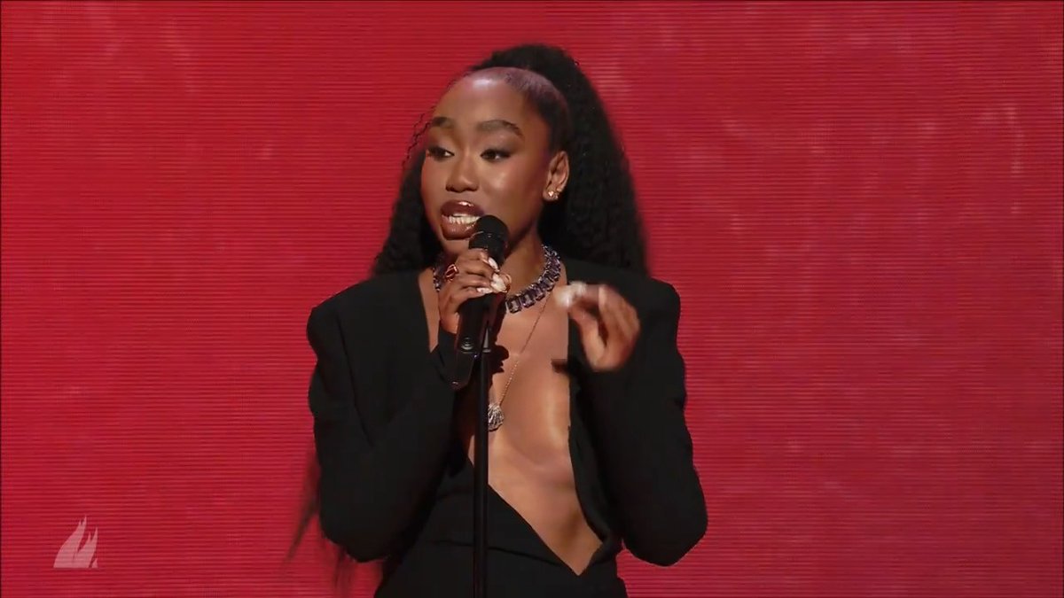 "Osez être qui vous êtes, osez vous révéler", le message fort de Sally pour la Flamme de la révélation féminine #LesFlammes2024