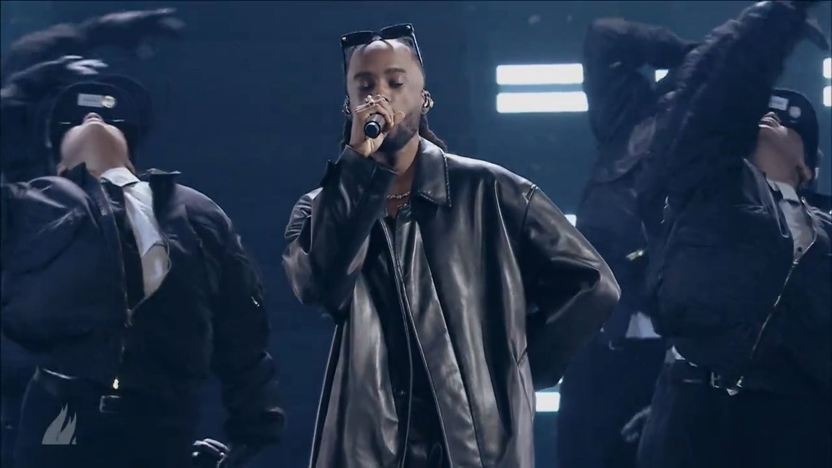 Luidji performe "Monde" et "Téléfoot" en live #LesFlammes2024