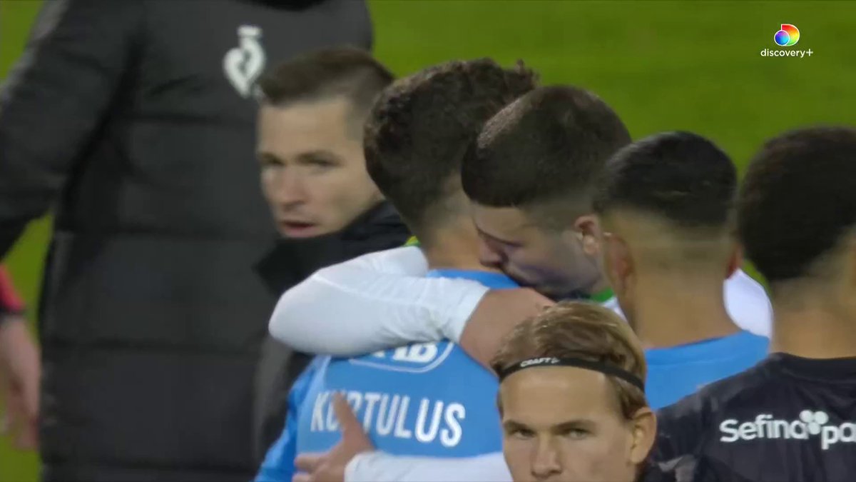 🇸🇪 Un peu de douceur... Joueur d'Halmstad entré à la 79e minute, Bleon Kurtulus 🇸🇪, 16 ans, a fait ses débuts en Allsvenskan ce soir... contre son grand frère Edvin (24 ans, Hammarby). Le jeune garçon a fondu en larmes au moment de croiser le frangin.🫶