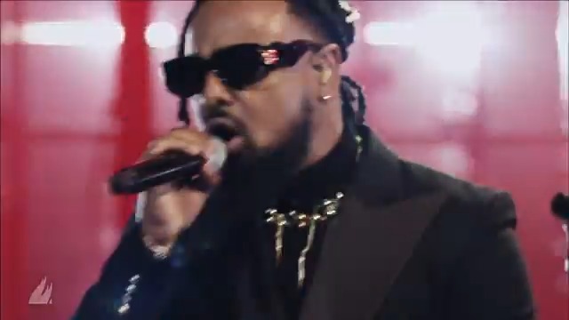 Alonzo performe "Finis les" en live #LesFlammes2024