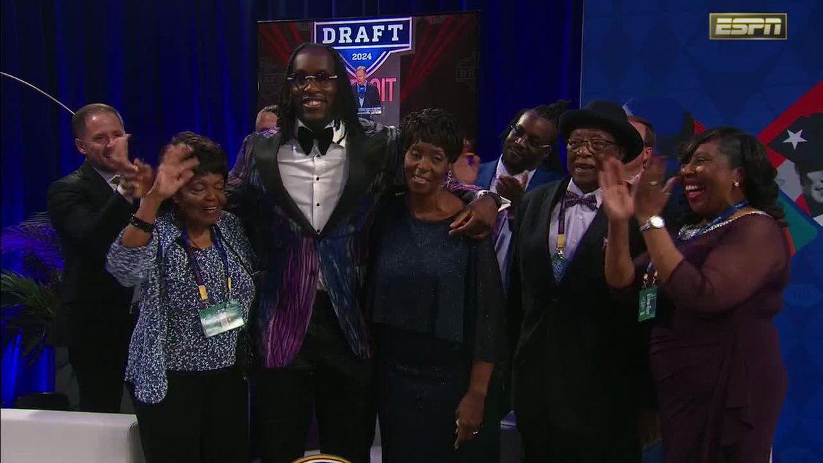 The Kansas City Chiefs had Make-A-Wish America's Justin Lavergne announce their 28th pick with Xavier Worthy!