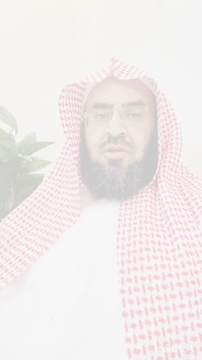 كان من دعاء رسول اللهﷺ: «اللهم إني أعوذ بك من: - زوال نعمتك - وتحول عافيتك - وفُجاءة نقمتك - وجميع سخطك» رواه مسلم. • لا تحصر النعمة في "مال" أو "عطاء" أو "زينة" دنيوية ظاهرة. • بل تأمل في أعظم النعم على الإطلاق وهي: ((صلاح الباطن بالتوحيد والإيمان والسنة)). • ثم تأمل لو خالف المرء أمر الله؛ فانتقم الله منه بـ: ▪️زوال هذه النعمة، فينحرف عن دين الله، ويتنكب عنه، ويكفر بعد إيمانه. أي نعمة زالت عن هذا وأمثاله. ▪️وتتحول عافية الهدى والإيمان والسنة والطاعة إلى شقاء وبلاء الضلالة والكفر والبدعة والمعصية. فالإيمان وشعبه سلامة وعافية، والكفر وشعبه بلاء وشقاء. ▪️وفُجاءة النقمة، بالانتقام المفاجئ المباغت الذي يسري إلى القلب في خفاء، فيصبح المرء مؤمناً ويمسي كافراً، أو يمسي مؤمناً ويصبح كافرا. وتأمل معنى "المفاجأة!" بالسرعة! وتأمل "الانتقام" وكيف أن "الانتكاس" نقمة، و"الردة" نقمة، و"التبديل" نقمة بذنوبٍ ومظالمَ يغعل عنها المغرور فـ"ينتقم" الله منه سريعاً، وما ربك بظلام للعبيد. ▪️وجميع سخط الله من تبدل الحال، وسوء المآل. فالمؤمن ينبغي أن يستعيذ بالله من هذه الأربع. ثبتنا الله وإياكم على التوحيد والسنة.