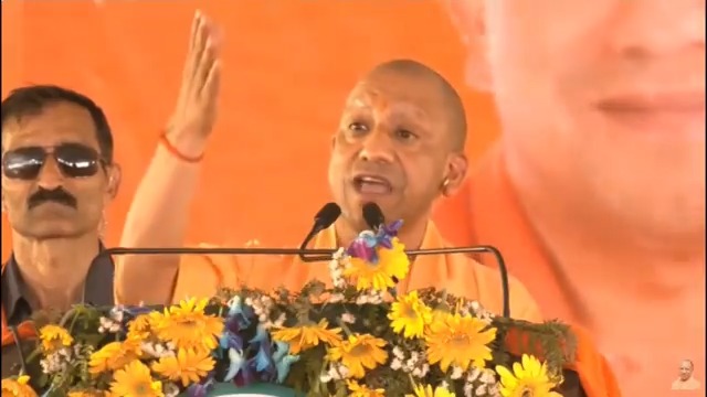 ...यानी कांग्रेस गोकशी की छूट देने जा रही है! इन बेशर्म लोगों को देखिए, भारत की आस्था के साथ कैसे खिलवाड़ कर रहे हैं। हिंदुस्तान स्वीकार नहीं करेगा...