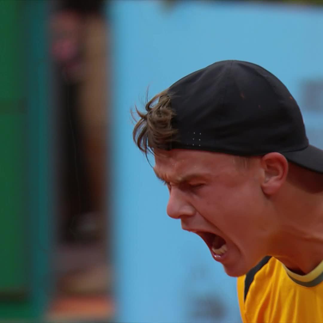 Another classic escape from Holger 🪄 Holger Rune survives a three-hour thriller against Navone to progress in Madrid! #MMOpen