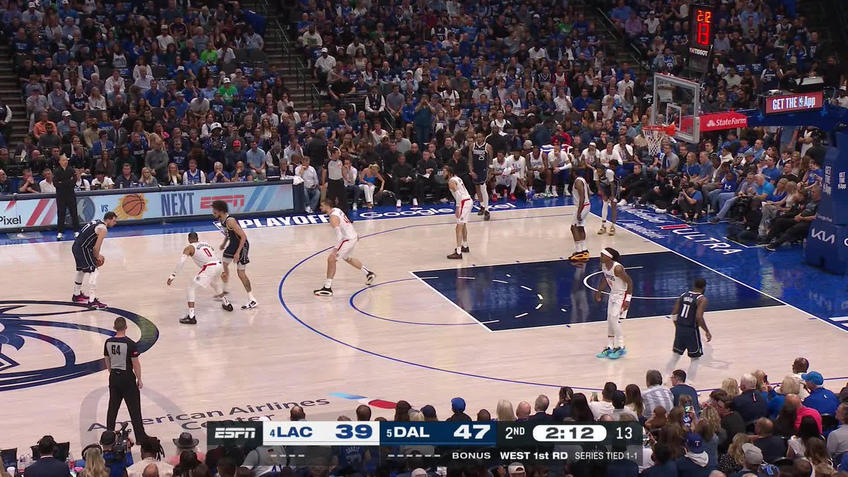 Luka Dončić ↗️ Dereck Lively II 💥🔨