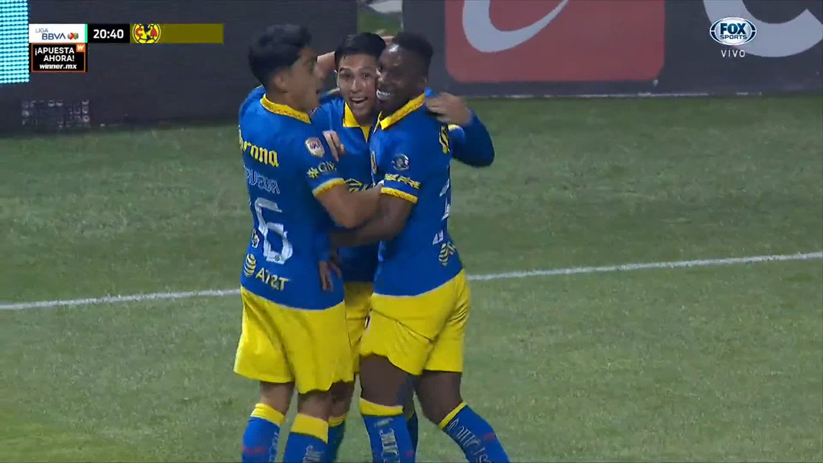 ¡GOOOLAAAZOOO DE REYES! ⚽ América empata el marcador con un riflazo de Reyes que termina siendo una joya de gol. #MásAcciónMásDiversión Caliente Sports