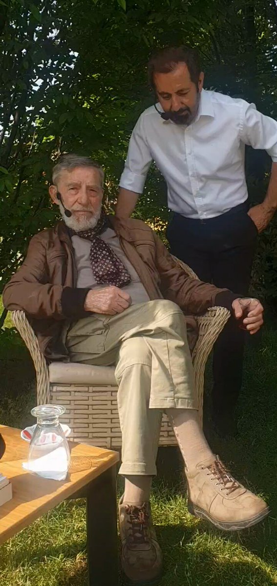 Ahmet Mekin... Görkemli Hatıralar bir efsaneye yaşarken vefa gösteriyor🙏🙏 Günlerden Ahmet Mekin.... #AhmetMekin92yaşında @altieylulbld Hakan şehirli Halk TV