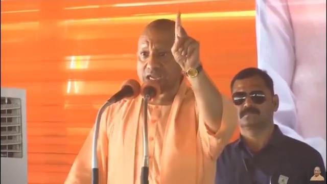 जिन आतंकवादियों ने... श्री राम जन्मभूमि पर आतंकी हमला किया, संकट मोचन मंदिर पर हमला किया, न्यायपालिका पर हमला किया, CRPF कैंप, रामपुर पर हमला किया, उनके मुकदमों को भी समाजवादी पार्टी ने वापस लेने का कुत्सित प्रयास किया था...
