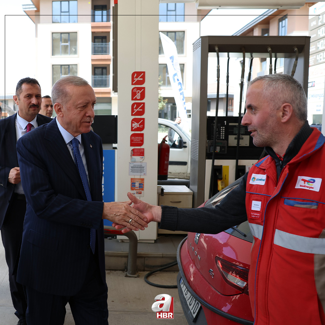 BAŞKAN ERDOĞAN'DAN SÜRPRİZ ZİYARET 🇹🇷 Başkan Recep Tayyip Erdoğan, Üsküdar'da uğradığı bir akaryakıt istasyonunda vatandaşlarla sohbet etti.