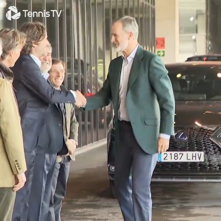 The king of Spain is in attendance to watch the king of clay, Rafa Nadal. Actual royalty coming to support tennis royalty. 🇪🇸