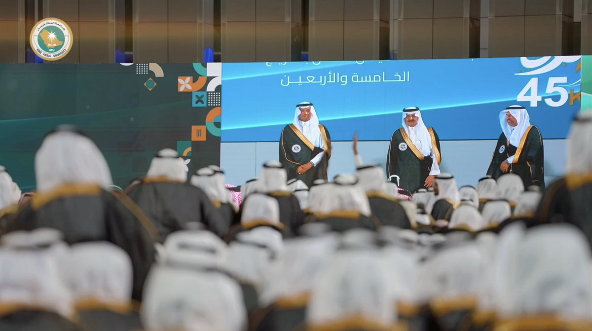 🎥 "أرغب فقط بأن أشعر أنني لست وحيدًا…" #عدسة_كفو ترصد تفاصيل أمنية سلام مكافح السرطان الخريج صالح البرَّاز على سمو أمير المنطقة الشرقية، وسمو محافظ الأحساء. #معاك_ياصالح