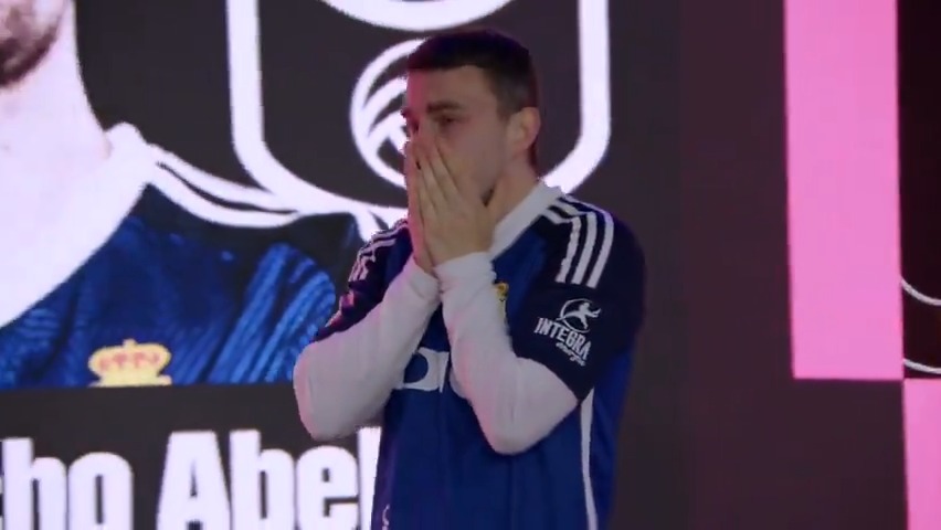 Hola, FC Pro World Championship. ๐ ๐ค Te presento al Real Oviedo. Las lรกgrimas de Nacho tras pasar a la GRAN FINAL de #LALIGAFCPro y conseguir el billete para el MUNDIAL. ๐๐