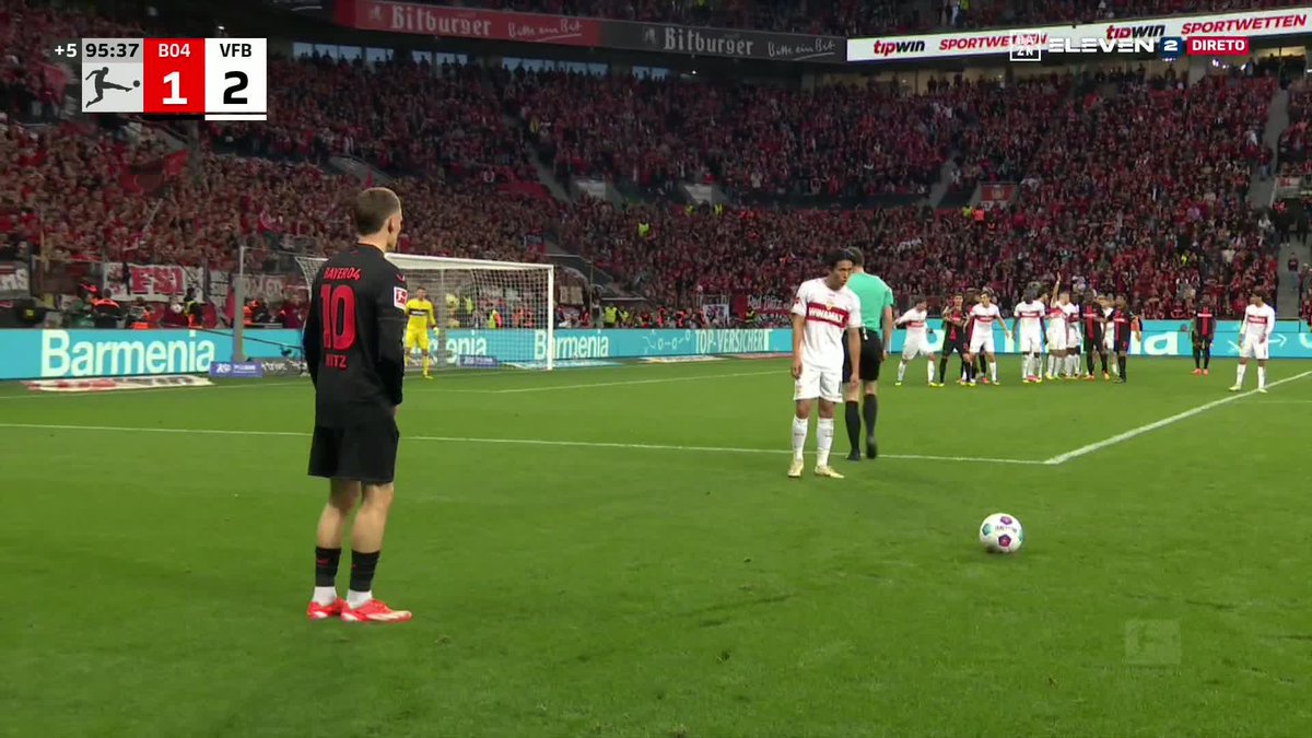 ISTO NÃO É NORMAL. Leverkusen esteve a perder por 0-2, voltou a marcar nos descontos e chegou aos 46 (!) jogos de invencibilidade esta época.