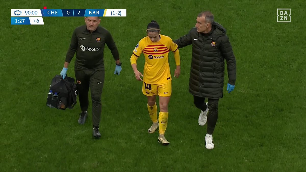 Aitana Bonmati asks for a stretcher while limping, then she runs after Alexia Putellas before she entered the pitch. This is the kind of shithousery I love to see. 😂 Chelsea Women did their time wasting last week. Why are they crying now? 😂