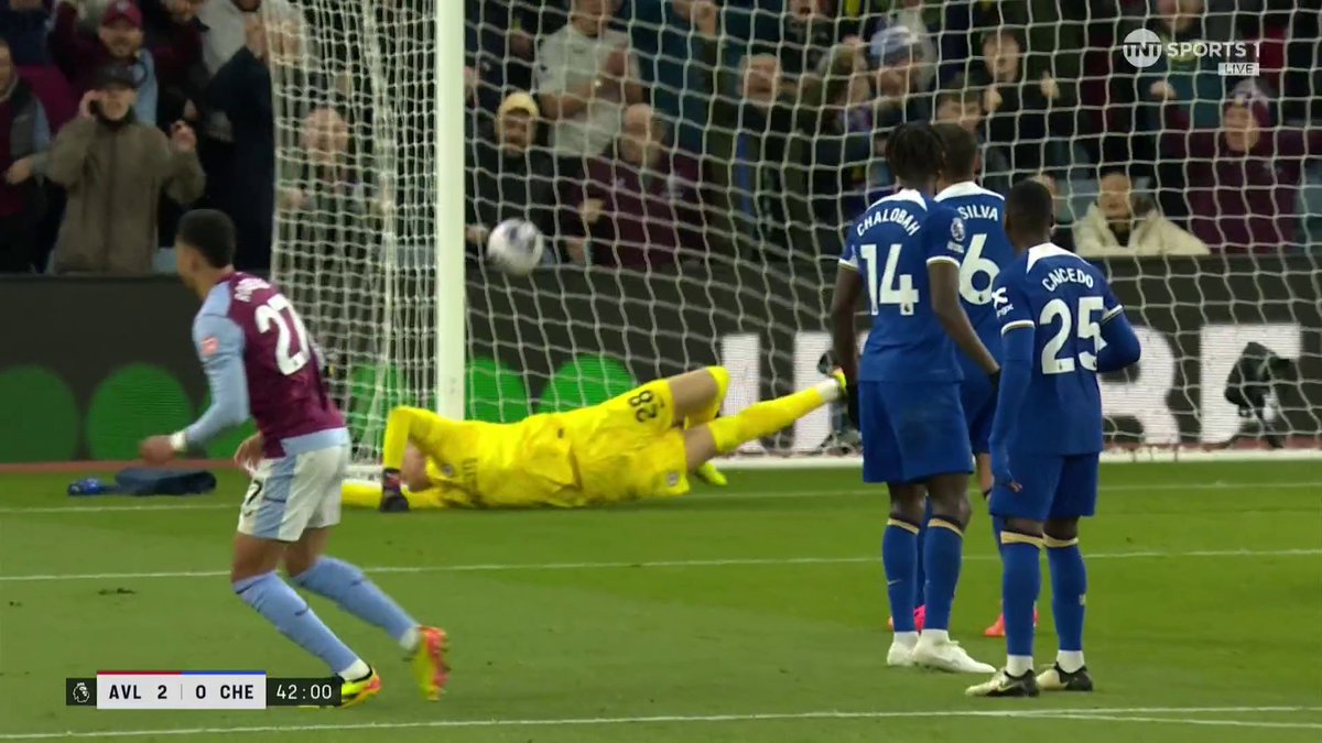 Aston Villa double their lead just before half-time through Morgan Rogers! 🎯 📺 TNT Sports & discovery+ UK