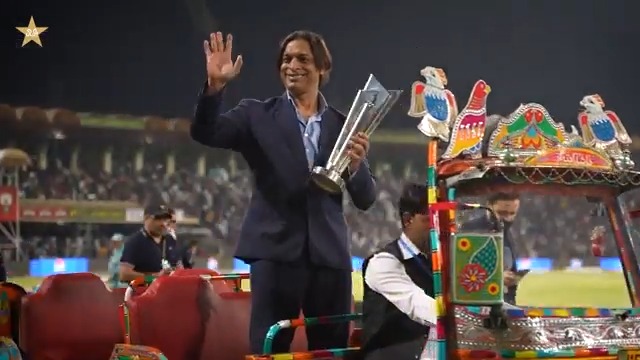 The ICC Men’s #T20WorldCup 2024 Trophy Tour lit up Gaddafi Stadium, Lahore 🌟🏆 Legendary Rawalpindi Express Shoaib Akhtar in the spotlight 🙌