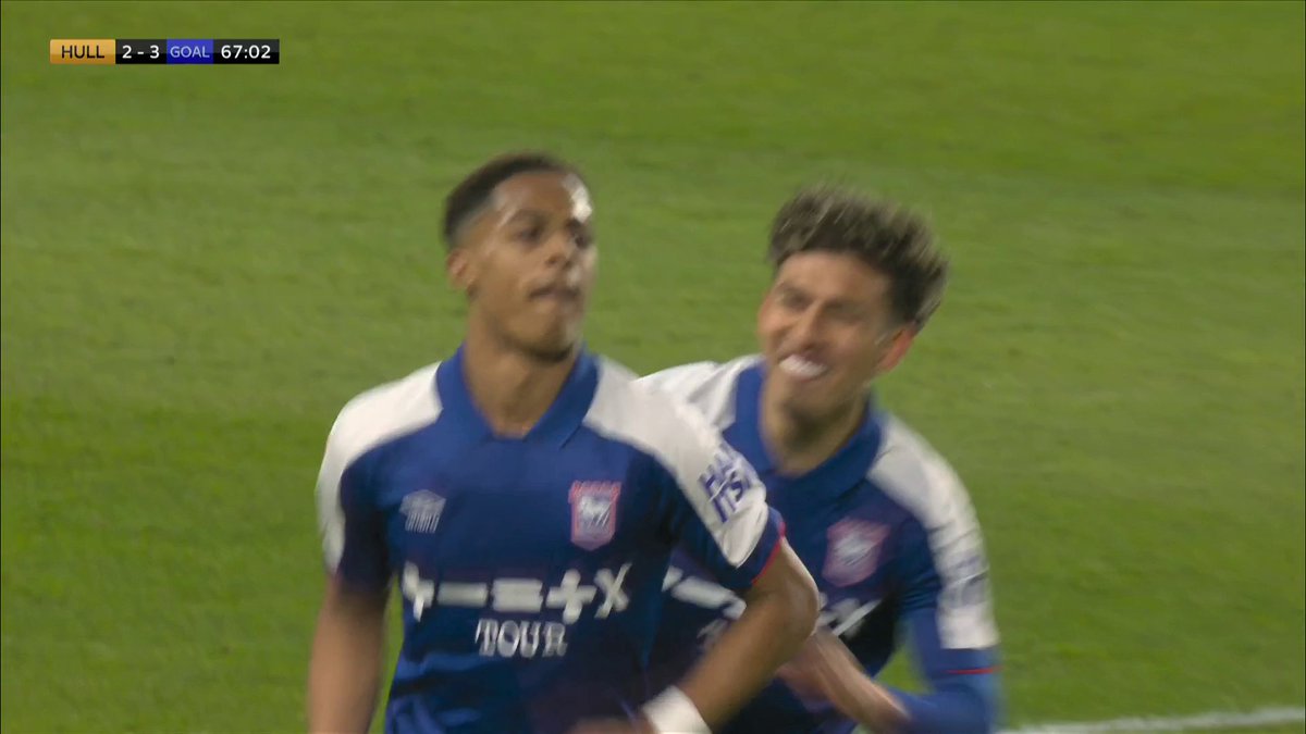 He's done it again 😲 OMARI HUTCHINSON! 🔥