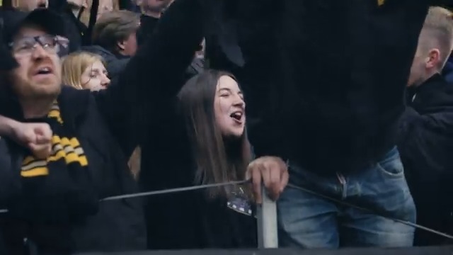 Ett sista derby, och en sista bortaresa med vännerna. Efter första AIK-matchen för åtta år sedan blev Sandra kvar på läktaren. En dag hoppas hon kunna komma tillbaka.
