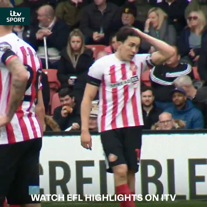 The game is volleyball?! 🏐 The most blatant handball from Sunderland's Luke O'Nien yesterday 😆