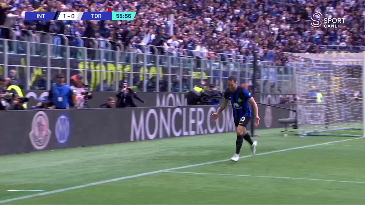 Hakan Çalhanoğlu, 4 dakikada 2 gol attı.