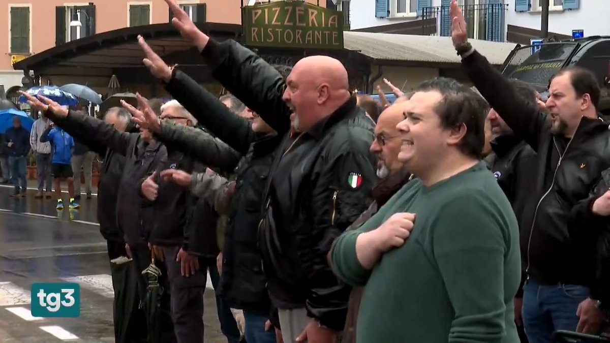 Saluti romani e il tetro rito del "presente!" a Dongo, sul Lago di Como, dove una settantina di fascisti ha ricordato Benito Mussolini e i gerarchi fucilati dai partigiani il 28 aprile del 1945