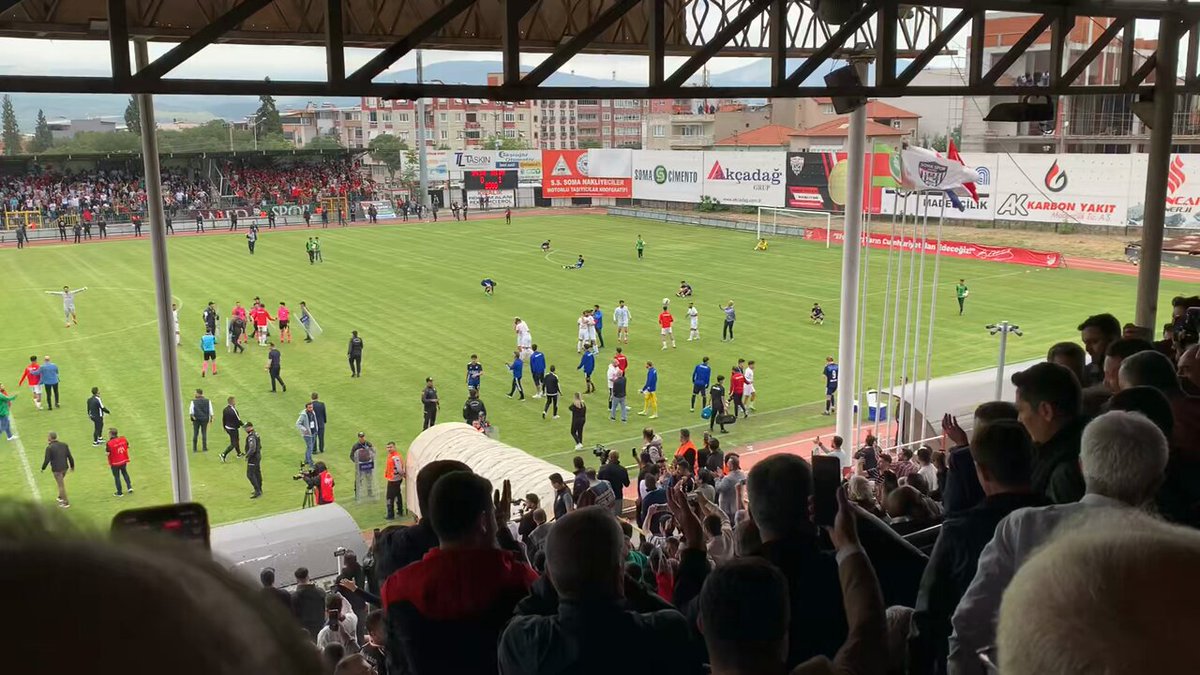 Şampiyon Amedspor Yaşasın Amedspor Her biji Amedspor Soma’dan sevgi ve selamlar.