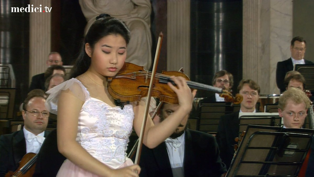 [EUROPAKONZERT COLLECTION] It was once rumored that Paganini's skill came from a deal with the devil—but Sarah Chang's virtuosity is pure talent and hard work! Relive her performance of his Violin Concerto No.1 alongside Zubin Mehta and the Berliner Philharmoniker!