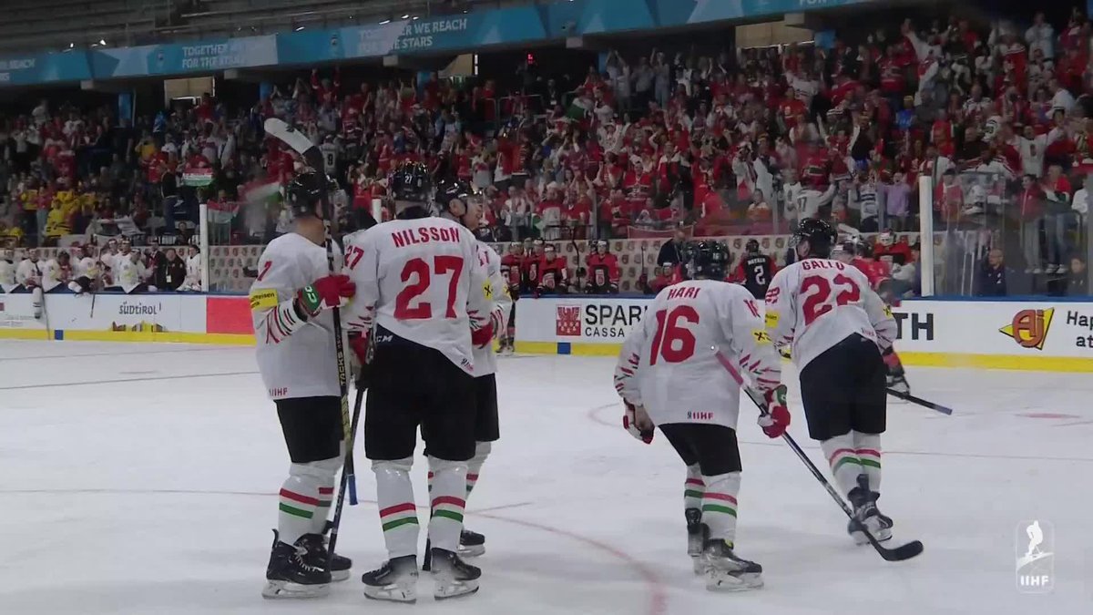 Now that's a good friend🤝 Hockey Hungary get the empty-net and secure the W at #MensWorlds 1A