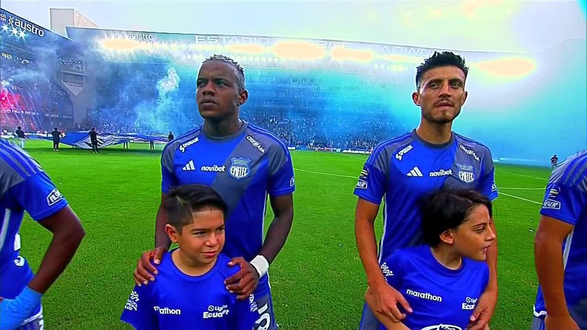 ESPECTACULAR 🔥🔝👏🏻👏🏻 El partido más importante del Ecuador 🇪🇨 duela a quien le duela El Único clásico del País #Emelec 🔵⚡️ #BarcelonaSC 💛🖤