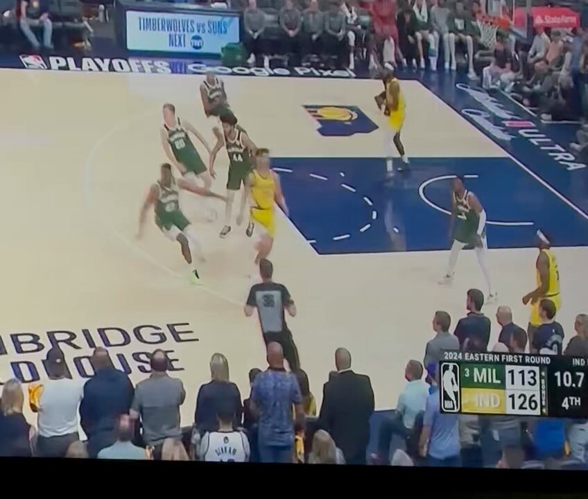 Thanasis with 4 seconds left in the game: