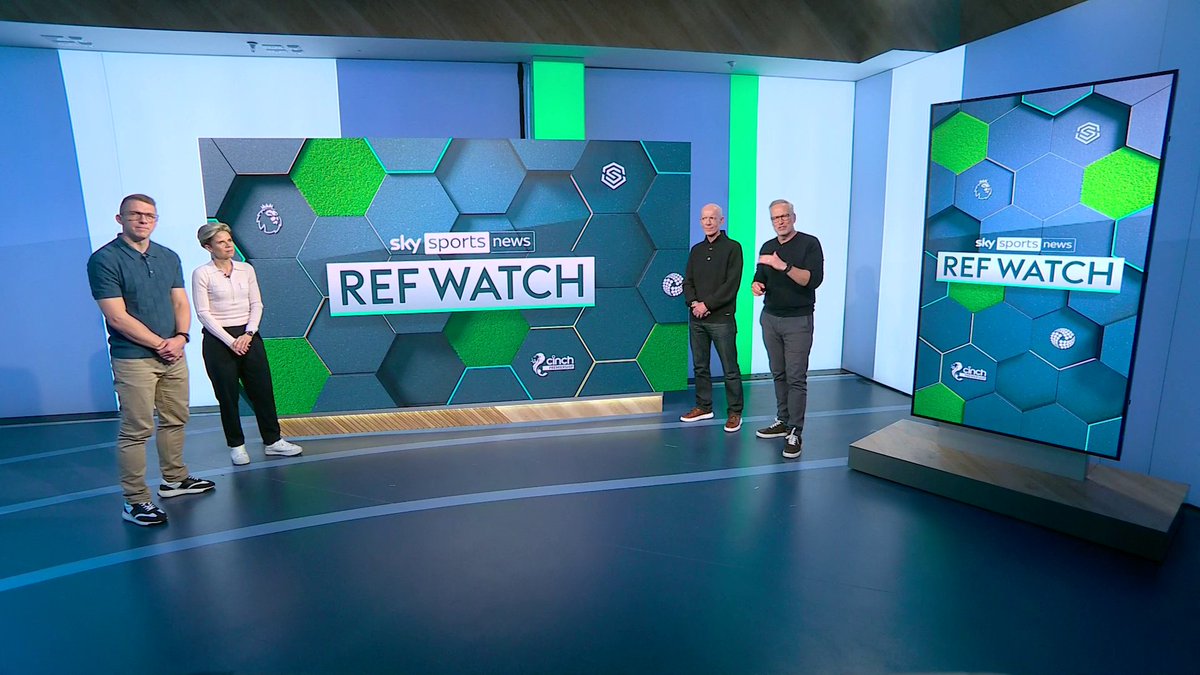 "He hasn't stopped the game" 🤔 The Ref Watch panel discusses if play should have been allowed to continue on this play between Cody Gakpo and Alphonse Areola 👇