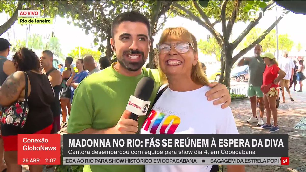 Ela vem, sim! Madonna está no Rio de Janeiro, e o mateusmarques já grudou em frente ao Copacabana Palace, junto com os fãs, esperando uma aparição da diva pop. 👑 ➡ Assista na #ConexãoGloboNews: #GloboNews