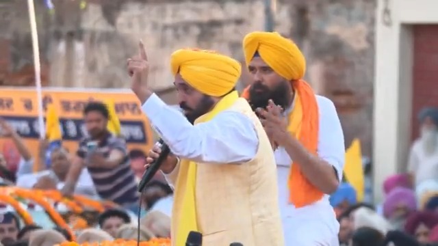 2 ਸਾਲਾਂ 'ਚ ਹੀ 43 ਹਜ਼ਾਰ ਨੌਕਰੀਆਂ, 829 ਆਮ ਆਦਮੀ ਕਲੀਨਿਕ, ਘਰਾਂ ਨੂੰ ਮੁਫ਼ਤ ਬਿਜਲੀ, ਸਕੂਲ ਆਫ਼ ਐਮੀਨੈਂਸ, ਸ਼ਾਨਦਾਰ ਹਸਪਤਾਲ, ਮੁਫ਼ਤ ਦਵਾਈਆਂ ਅਤੇ ਮੁਫ਼ਤ ਇਲਾਜ ਵਰਗੀਆਂ ਸਹੂਲਤਾਂ ਦੇ ਚੁੱਕੇ ਹਾਂ... ਅਸੀਂ ਲੋਕਾਂ ਨਾਲ ਕੀਤੇ ਇੱਕ ਇੱਕ ਵਾਅਦੇ ਨੂੰ ਪੂਰਾ ਕਰ ਰਹੇ ਹਾਂ...